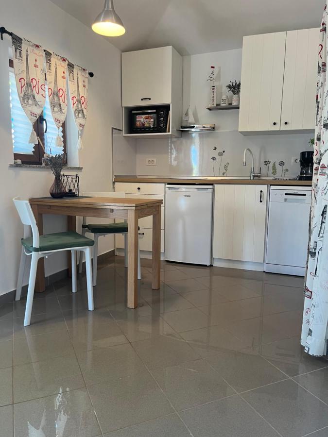 Apartment Cozy&Quiet Rovigno Esterno foto