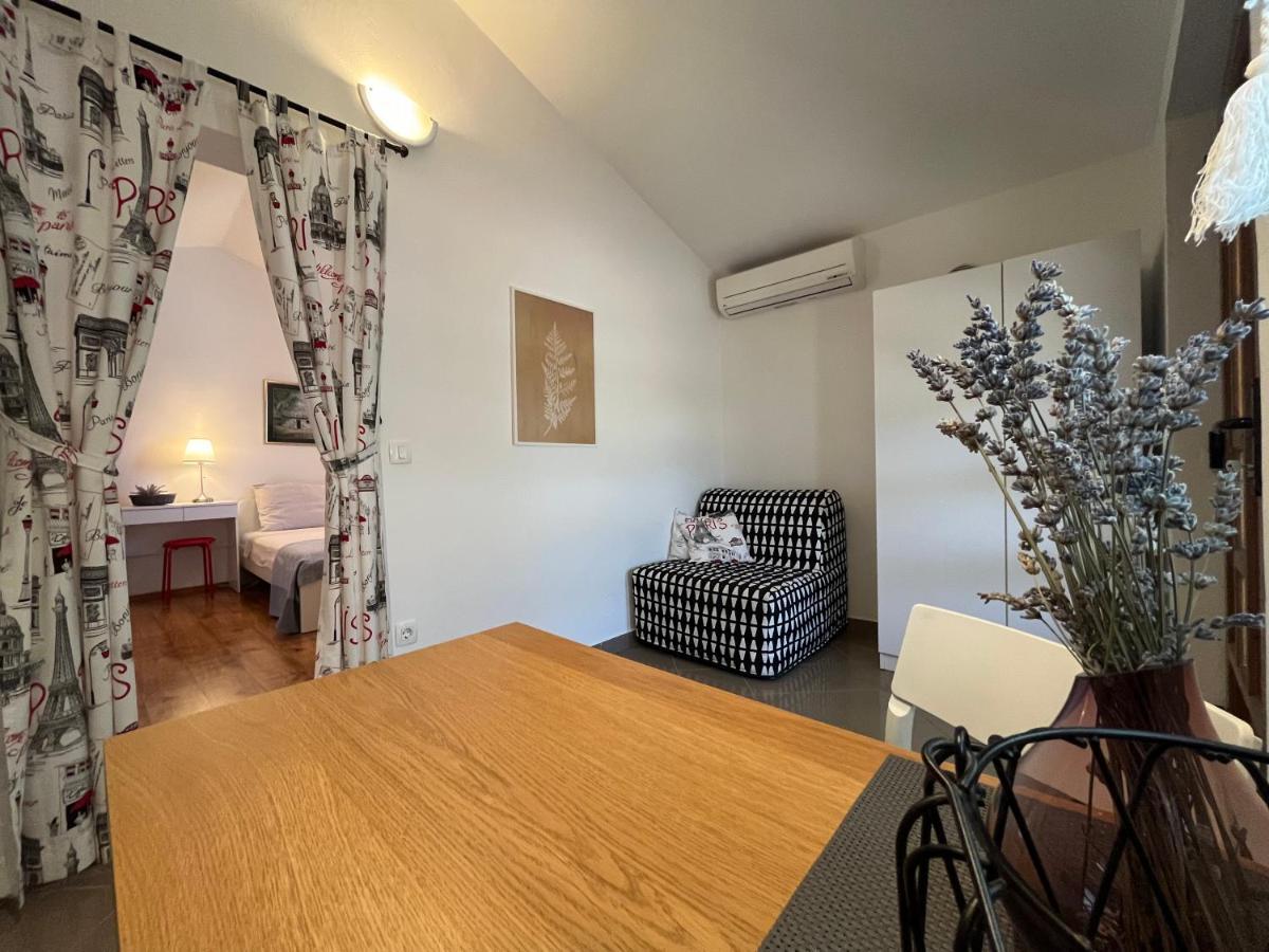 Apartment Cozy&Quiet Rovigno Esterno foto