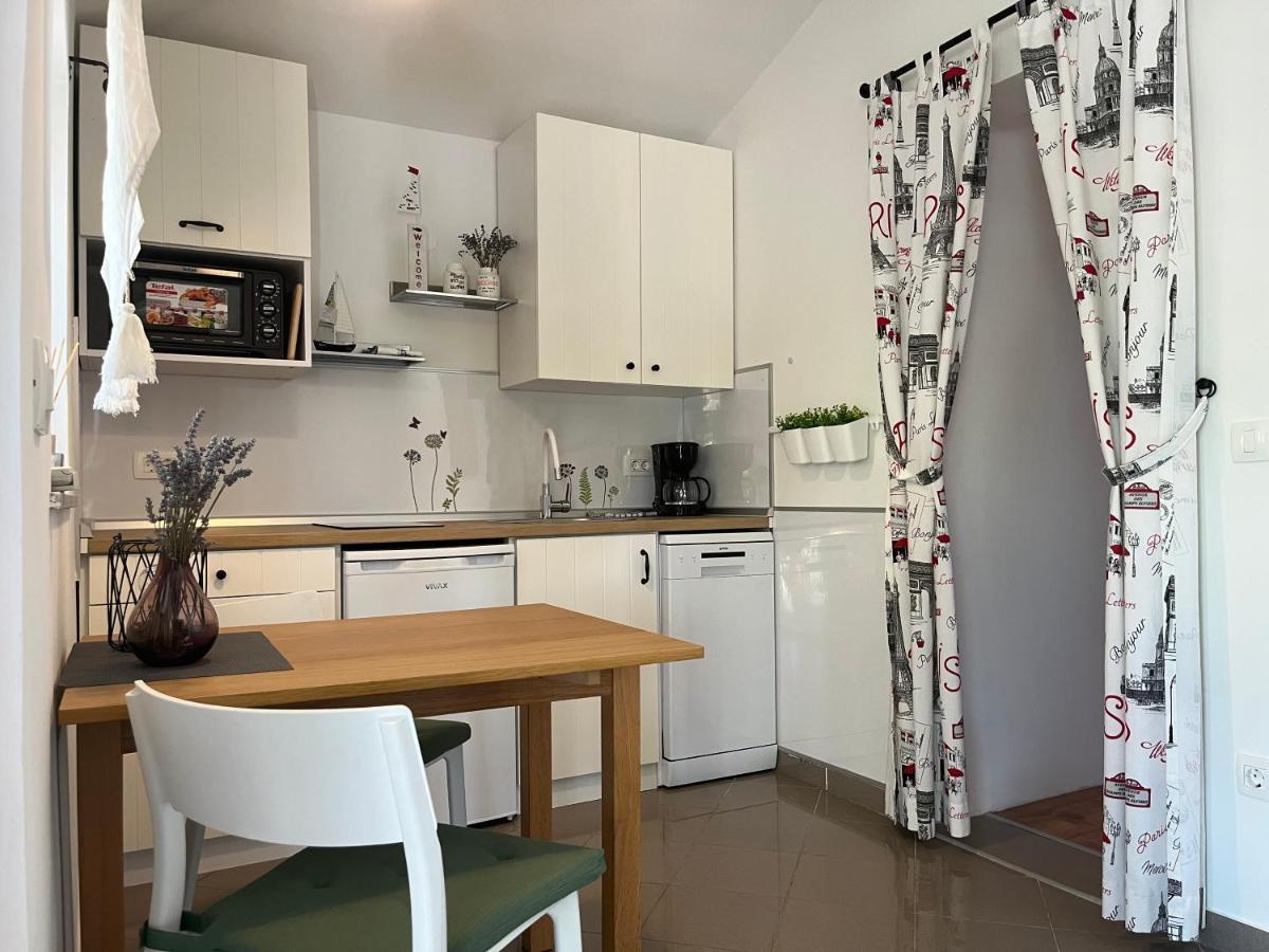 Apartment Cozy&Quiet Rovigno Esterno foto