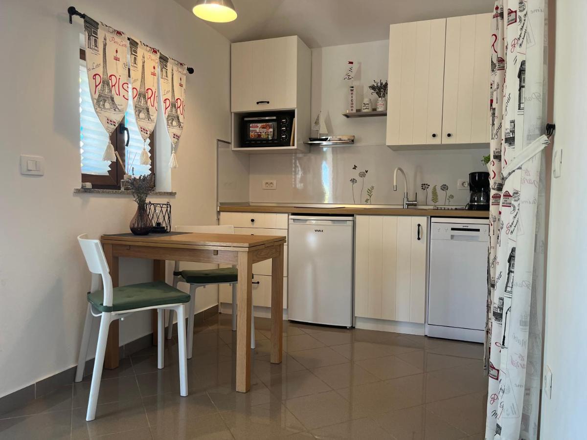 Apartment Cozy&Quiet Rovigno Esterno foto